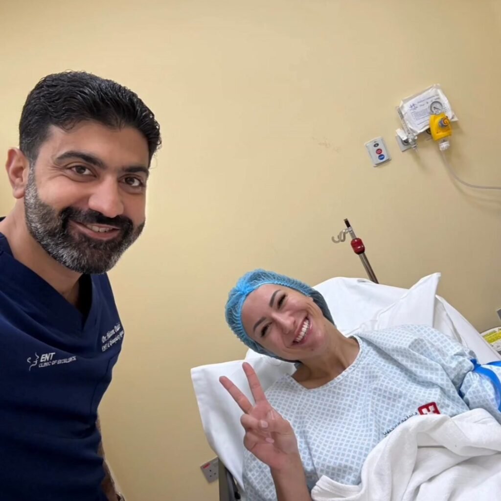 هل عملية تجميل الأنف مؤلمة ؟
اللحظة قبل العملية مباشرة لتجميل الأنف في دبي مع الدكتور حاتم دالاتي